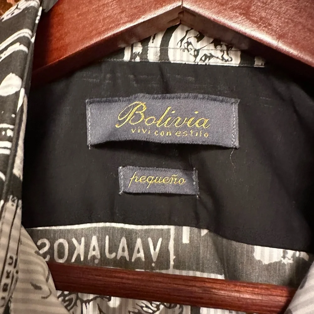 🚹📐Bolivia vivi con estilo b/w graphic button down shirt - Picture 2 of 8